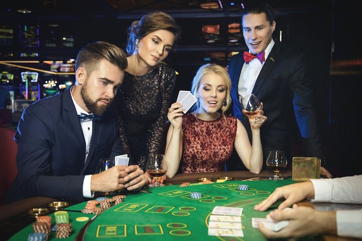 Live football streaming and casino tables at bondan69 slot